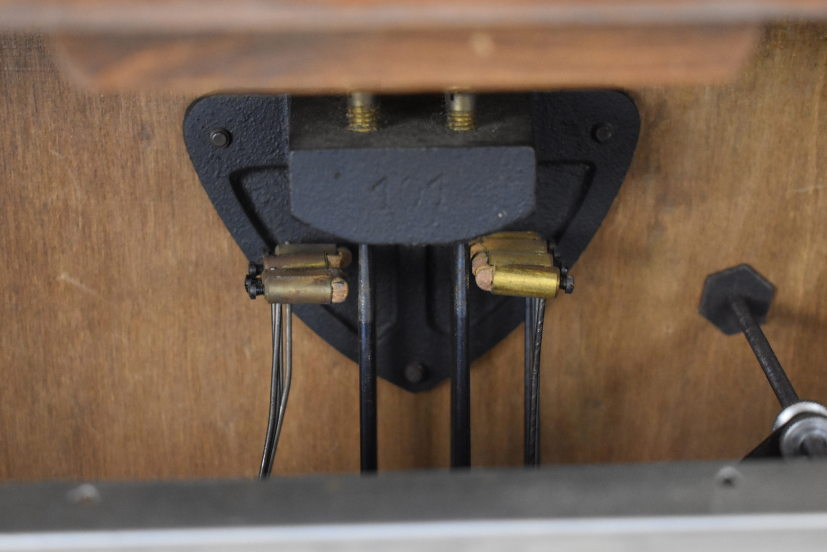 Carillon ODO à 8 marteaux et 8 tiges. Vers 1930. - Enchères Occitanes