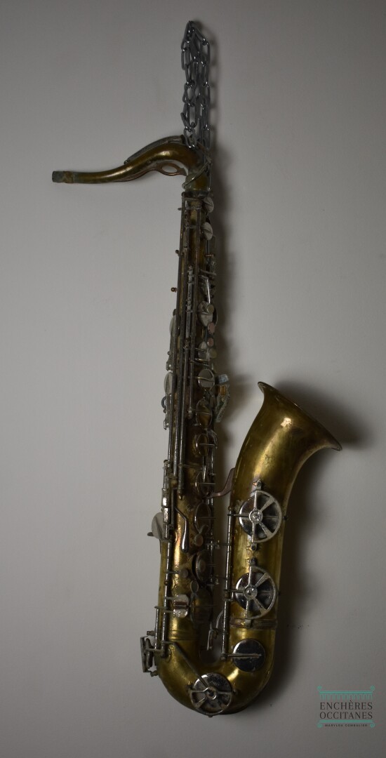 COUESNON à Paris. Saxophone ténor modèle Conservatoires à boutons de