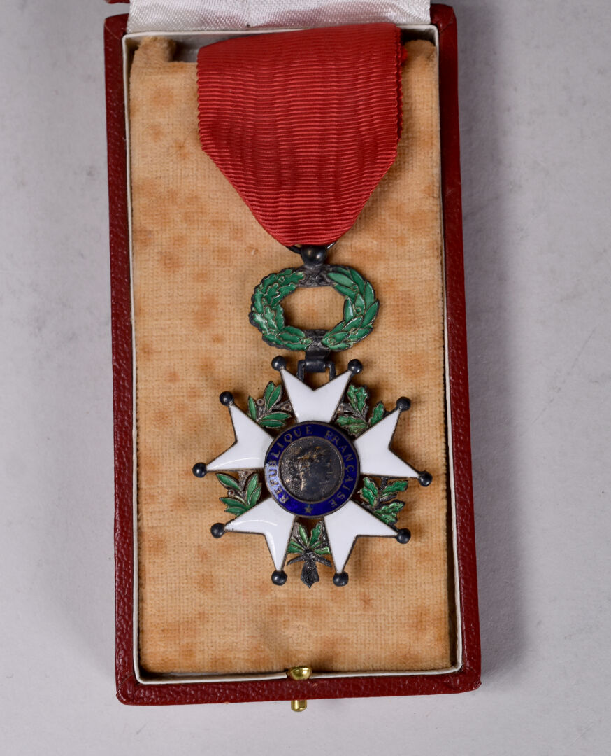 Lot De 4 Médailles Militaires  Valeur Et Disciplines 1870 1914 1918 Croix Du Combattant Uno