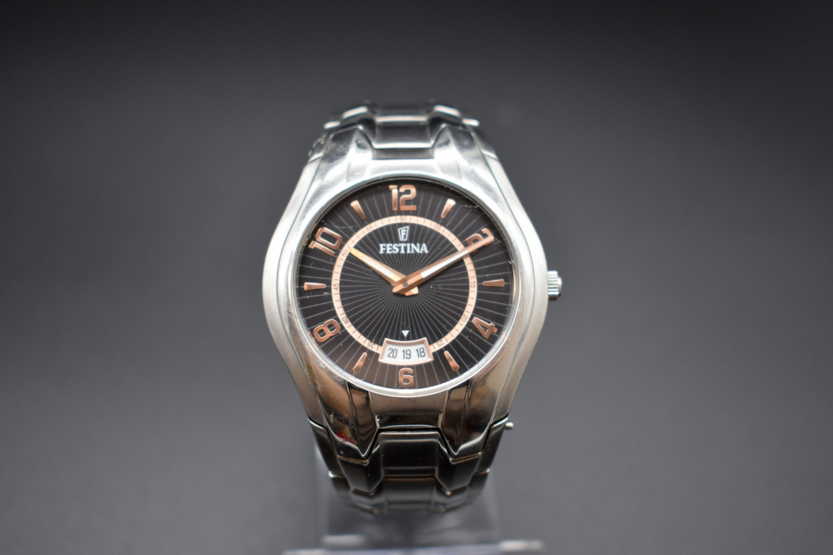 Montre Bracelet Homme Quartz Dorée à Cadran Noir Chiffres Arabes - Neuf Sans étiquette