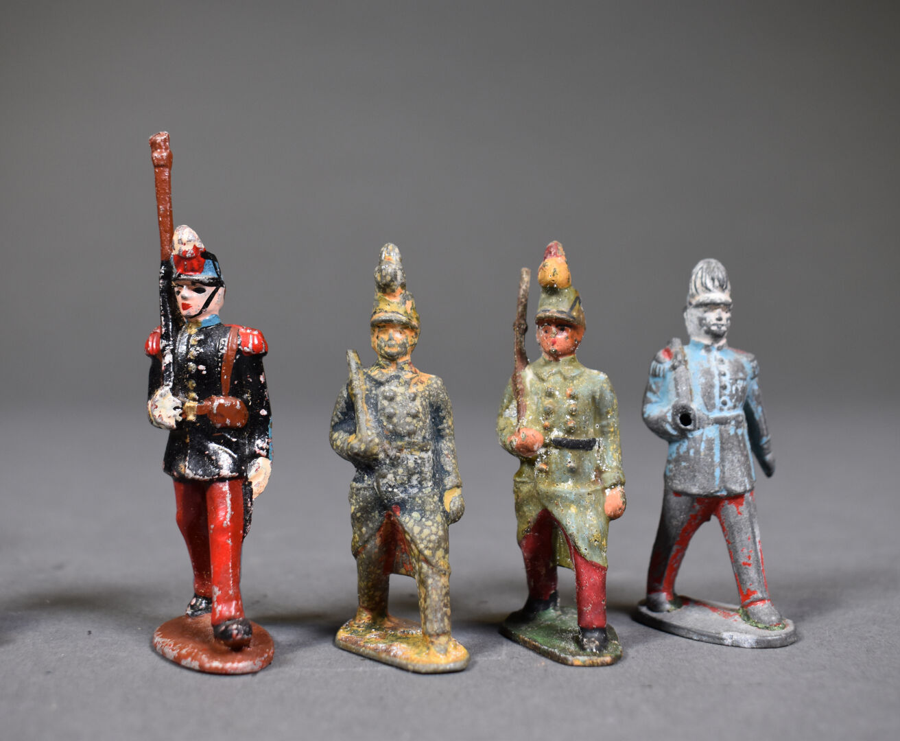 6 Soldats de plomb creux de L'Armée D'Afrique Zouaves Tirailleurs