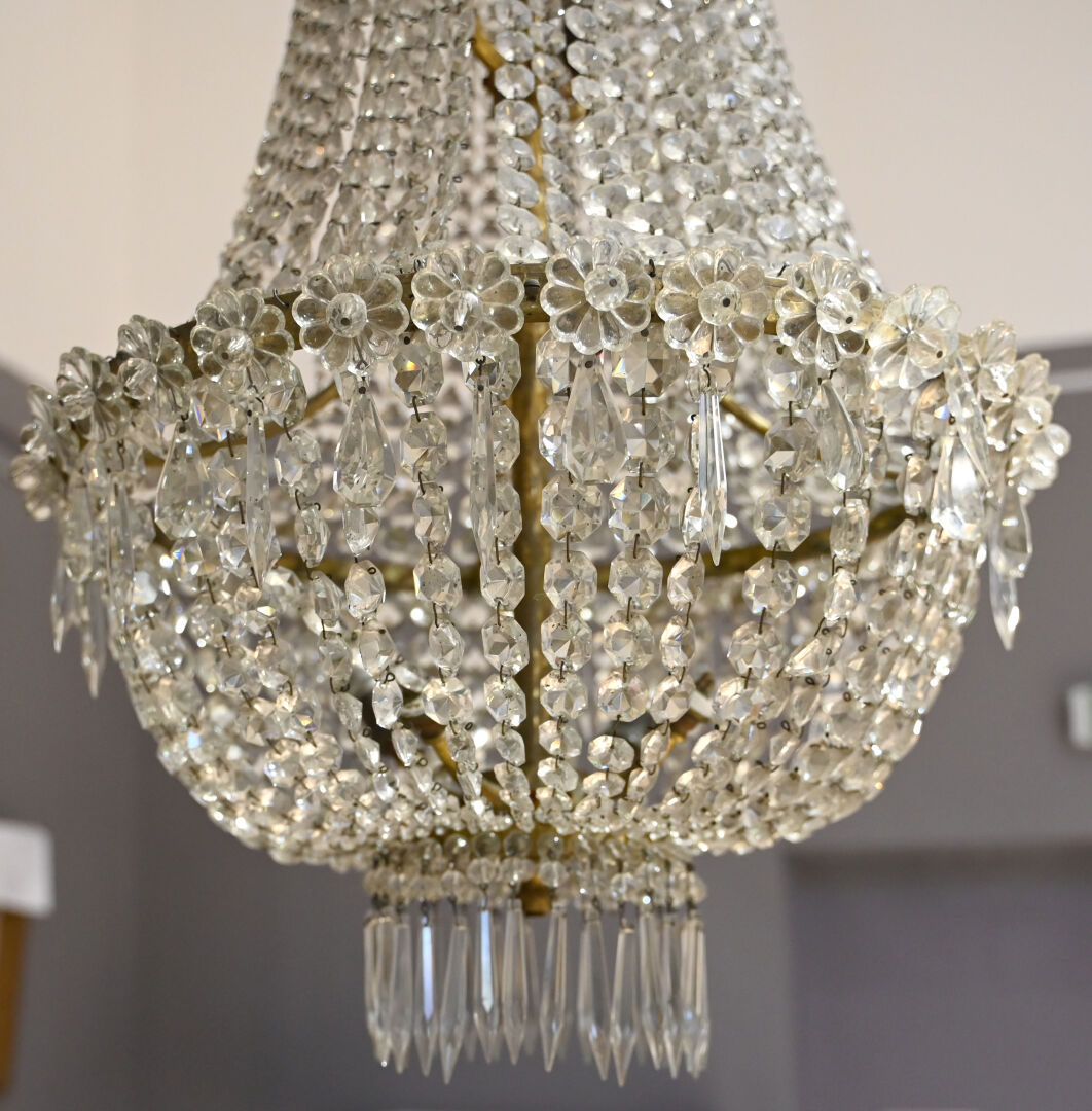 Lustre montgolfière habillé de pampilles de cristal à six bras de ...
