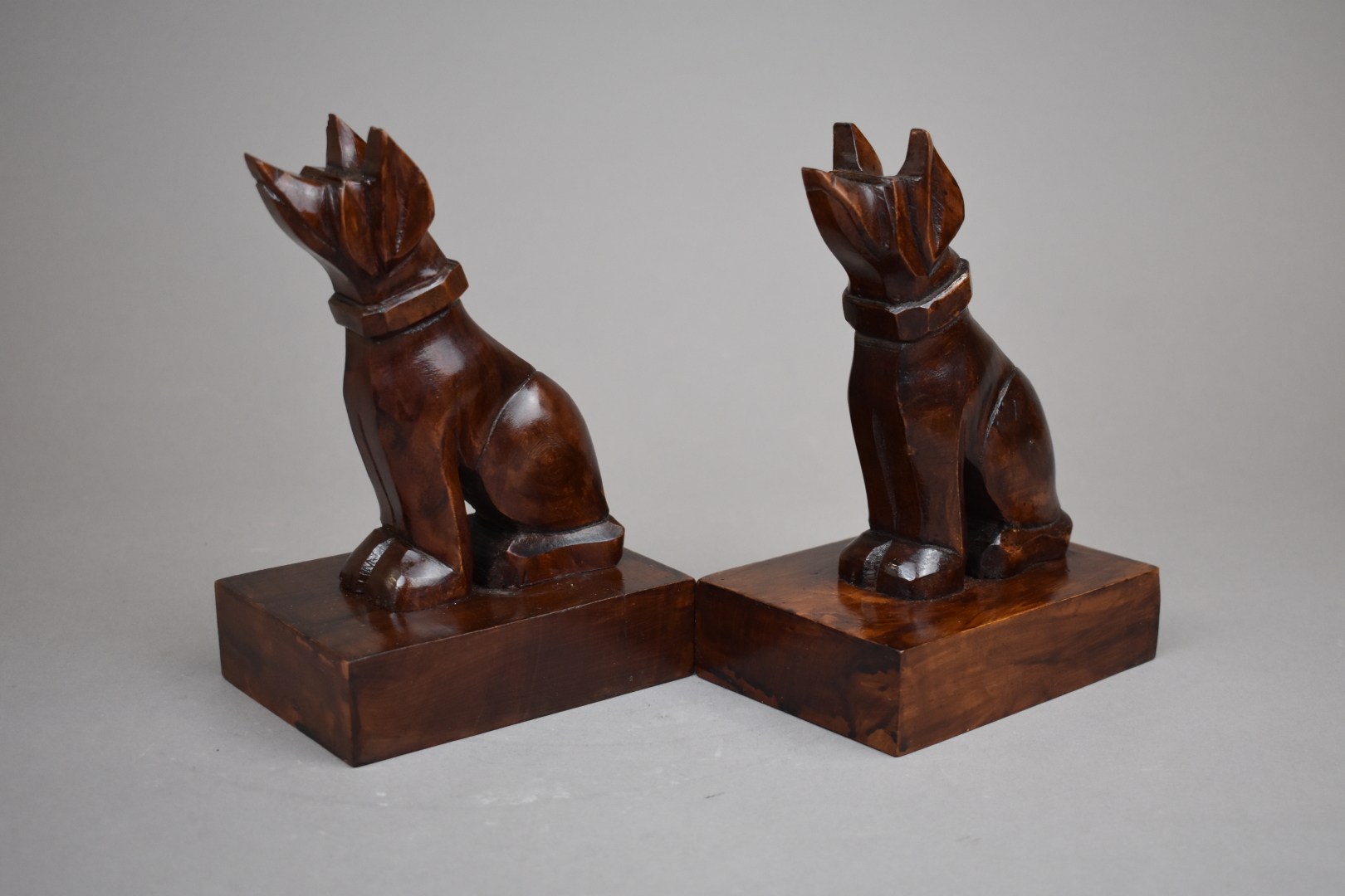 ANCIENNE PAIRE de SERRE LIVRES en BOIS Sculpté Chien SCOTTISH