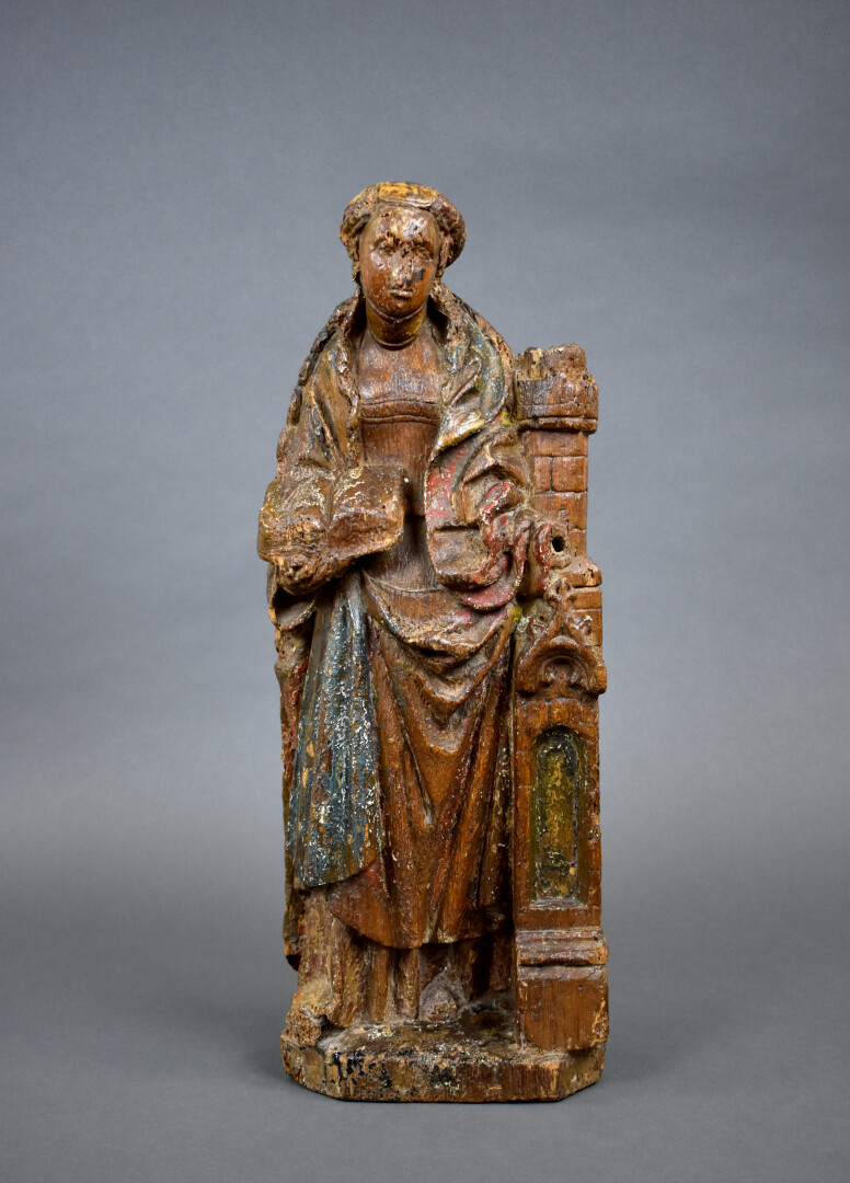 SainteBarbe. Sculpture en bois polychrome à dos lisse. Représentée