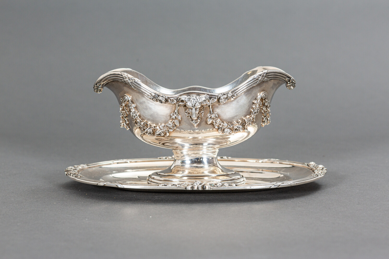 Saucière vintage décor perle piédouche en métal BB ROYAL