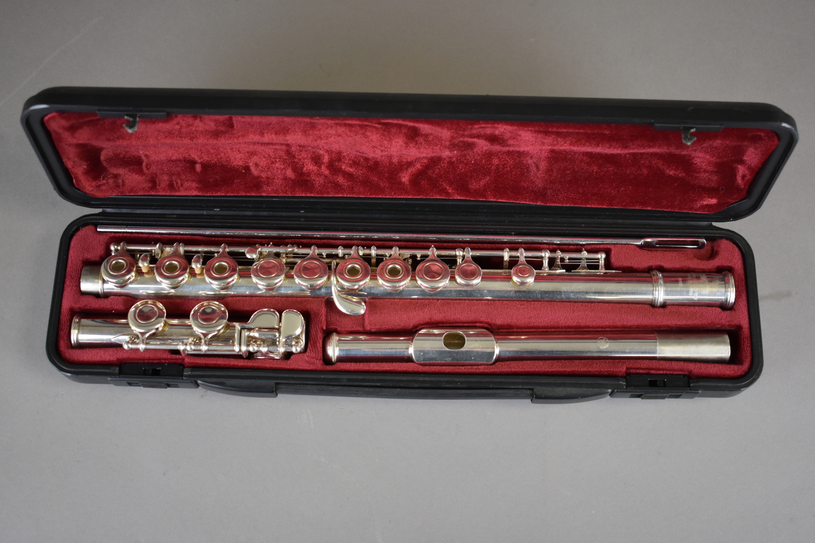 YAMAHA. Flûte traversière en métal argenté système 281 SII avec étui