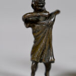 48813259-7.jpg