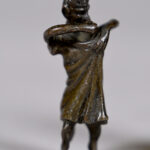 48813259-7.jpg